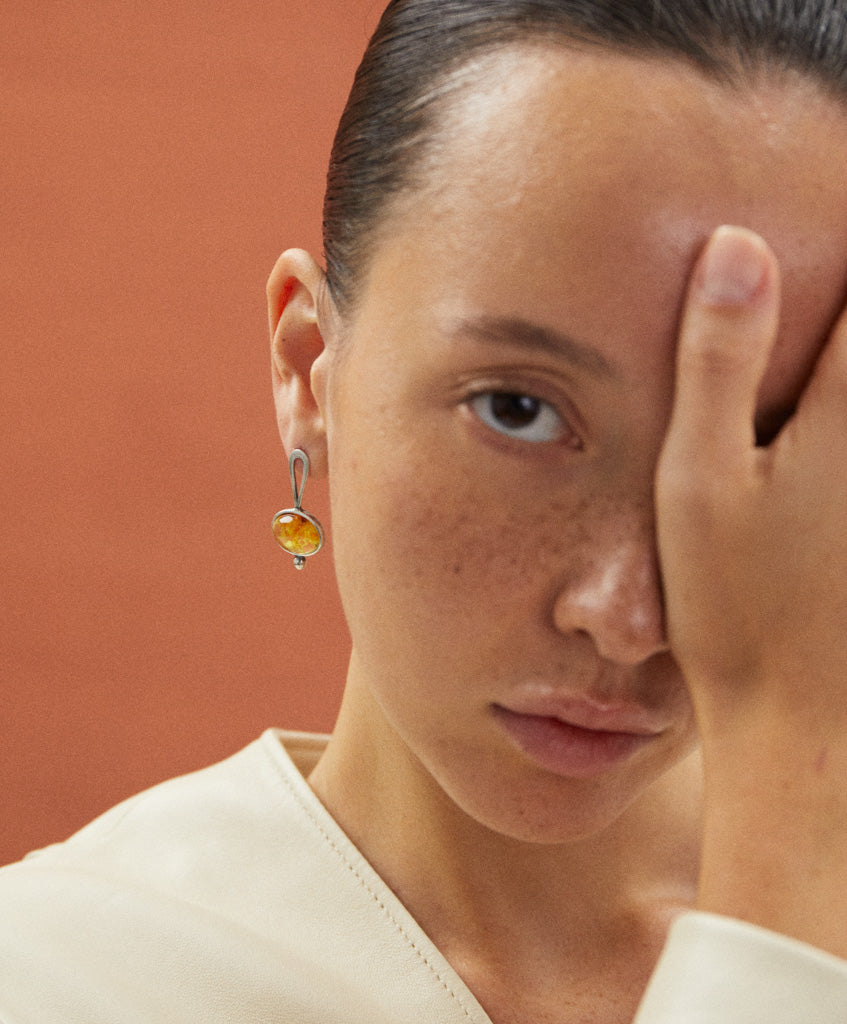 Amber Jewelry: A Timeless Trend in Modern Fashion Introduction: