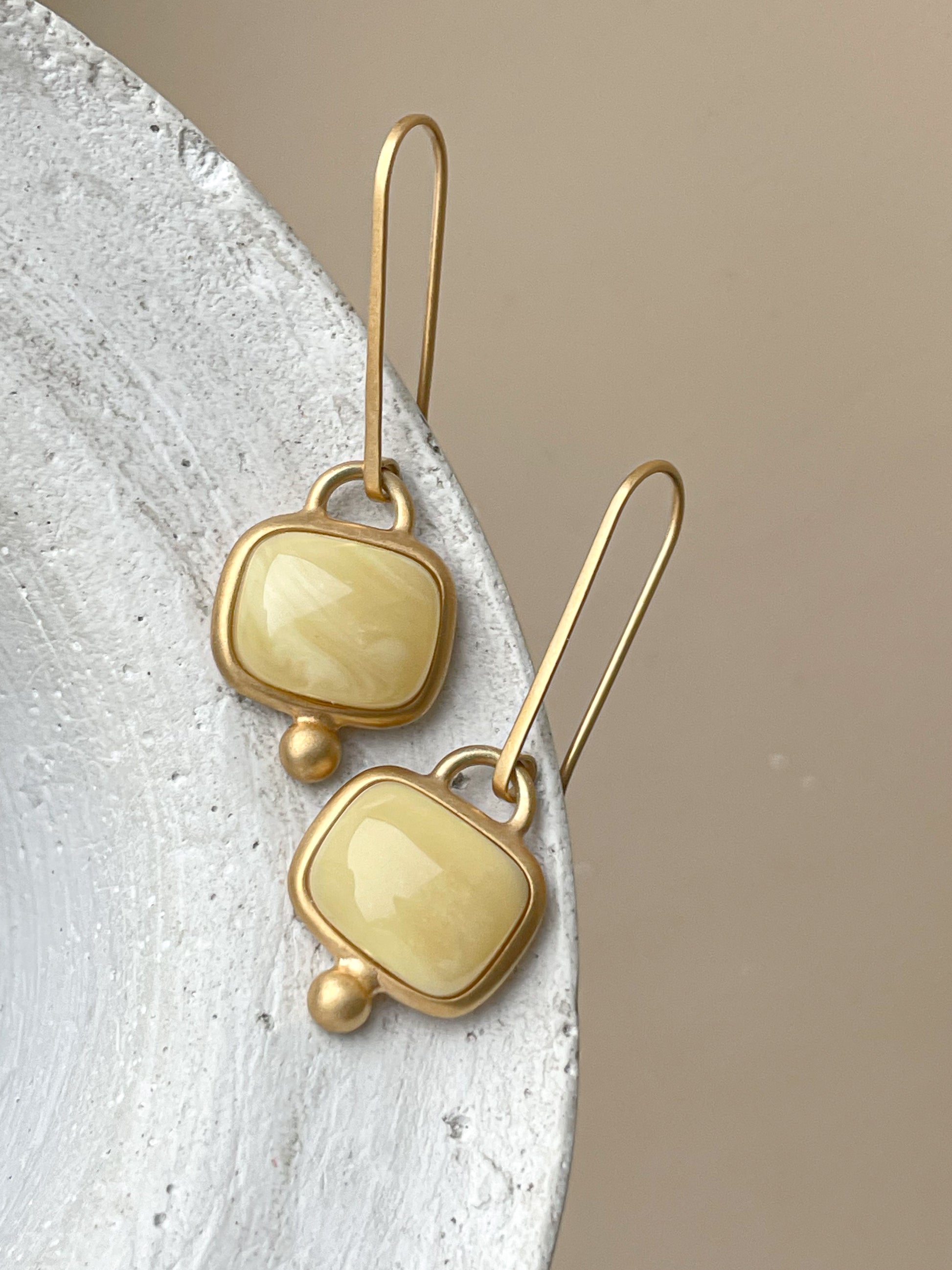 Mate amber earrings - Gold plated silver - Hook earrings collection