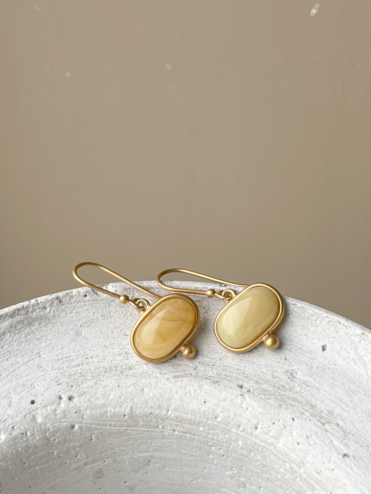 Mate amber earrings - Gold plated silver - Hook earrings collection