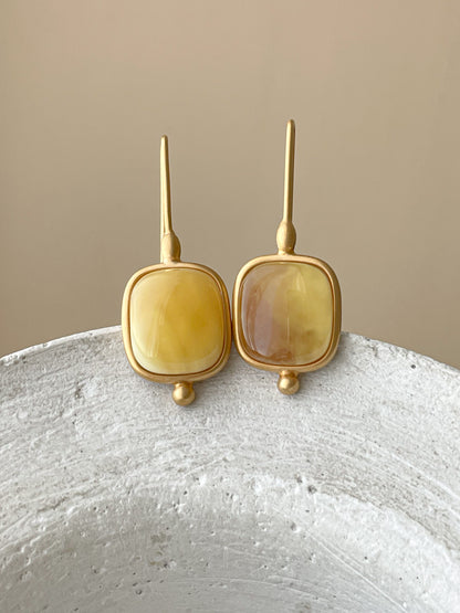 Natural amber dangle earrings - Gold plated silver - Hook earrings collection