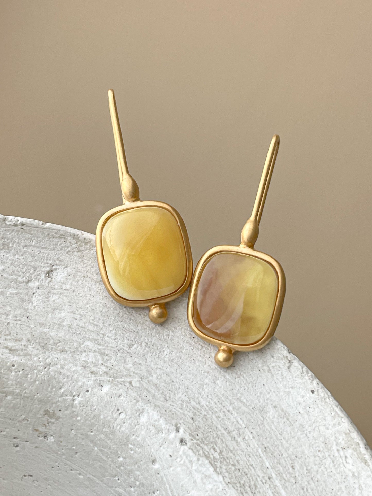 Natural amber dangle earrings - Gold plated silver - Hook earrings collection