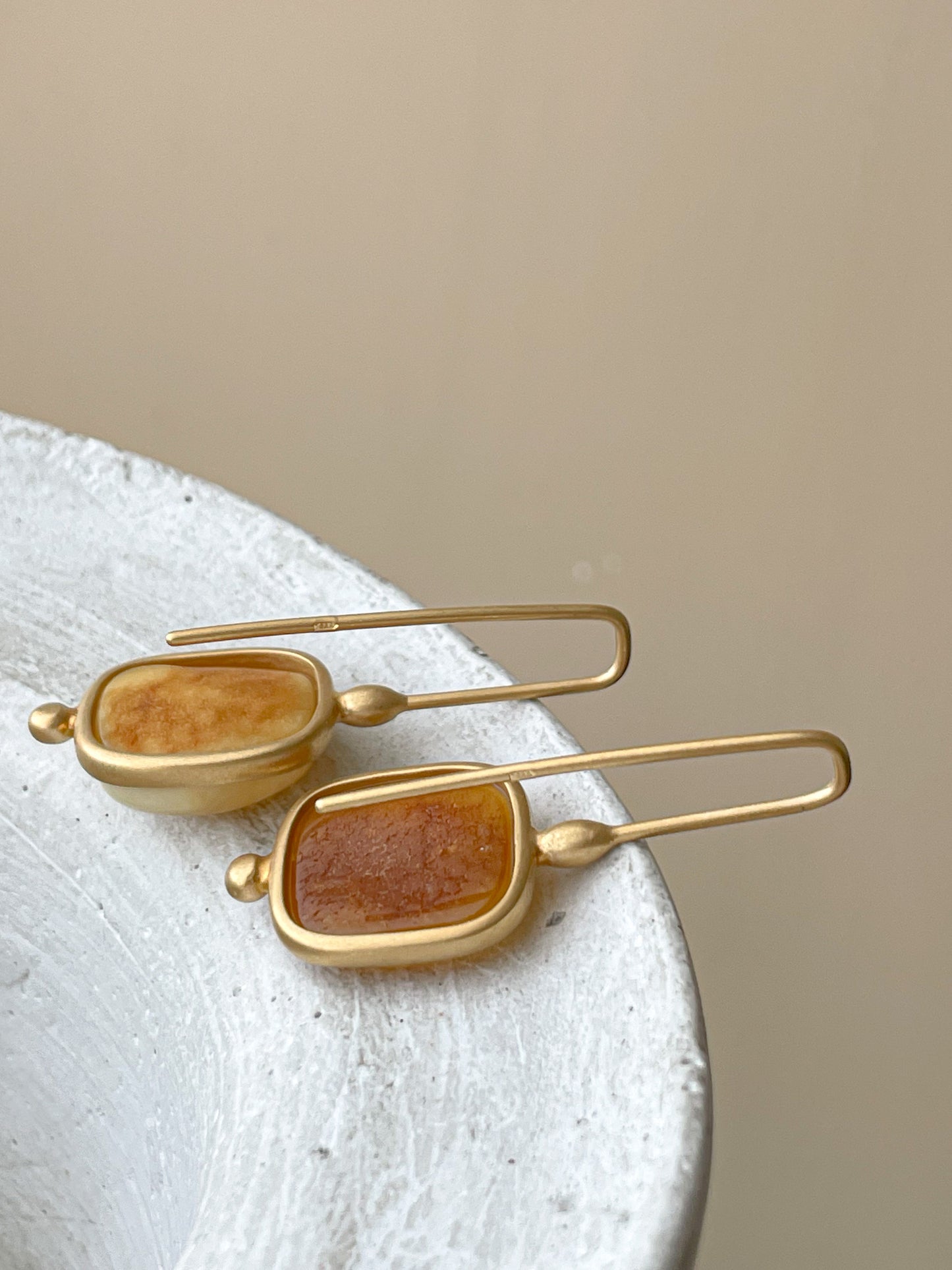Natural amber dangle earrings - Gold plated silver - Hook earrings collection