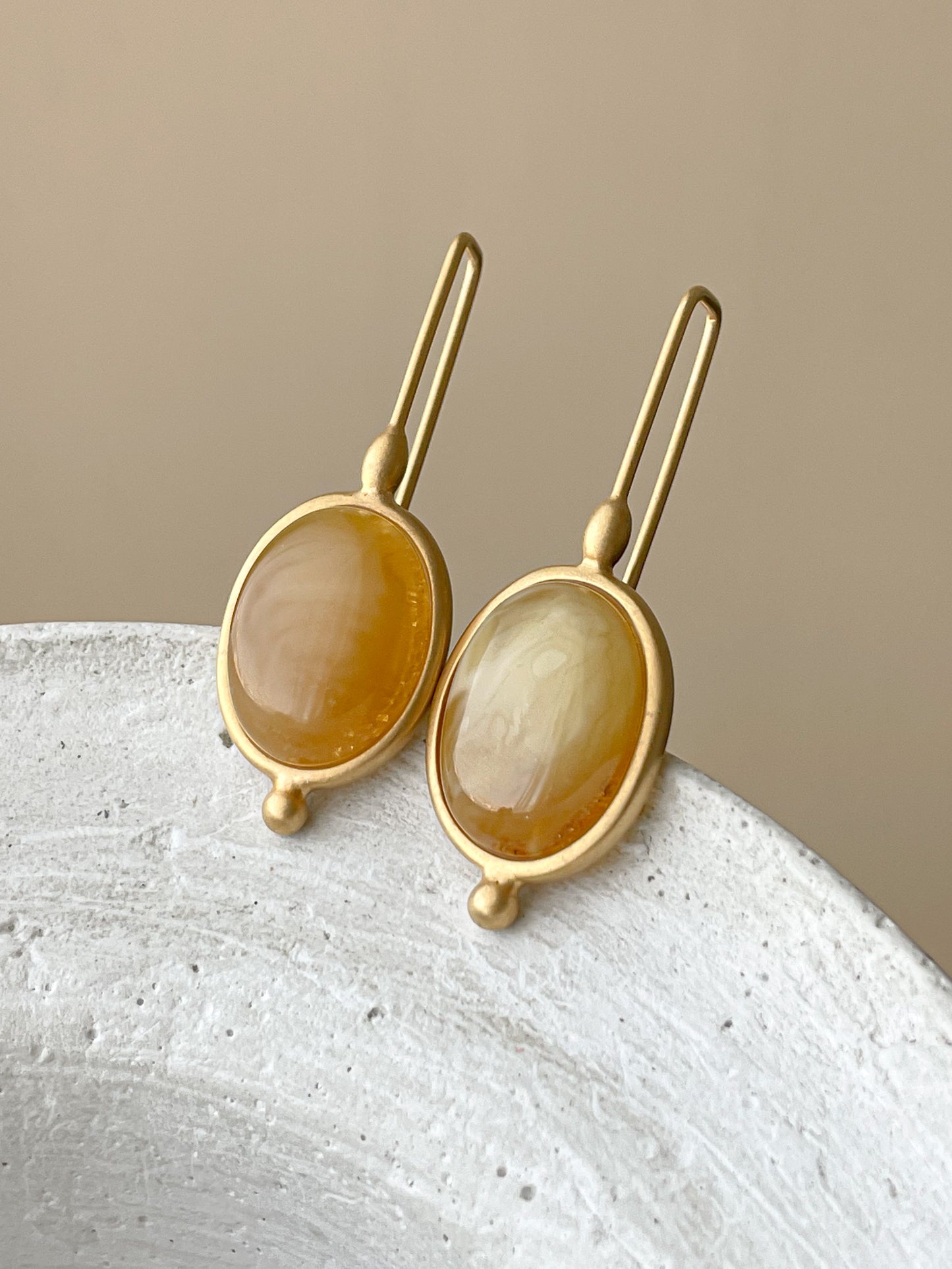 Honey amber dangle earrings - Gold plated silver - Hook earrings collection