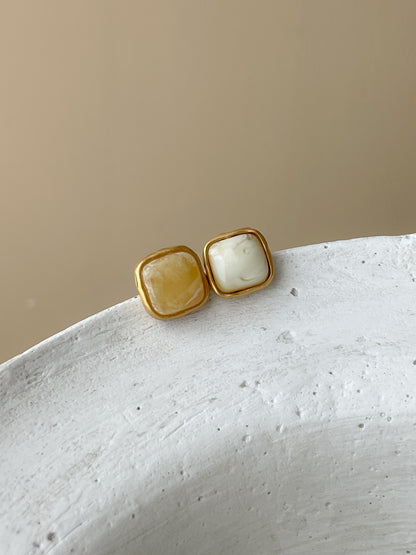 Natural amber stud earrings - Gold plated silver - Stud earrings collection