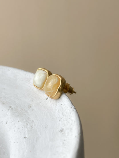 Natural amber stud earrings - Gold plated silver - Stud earrings collection