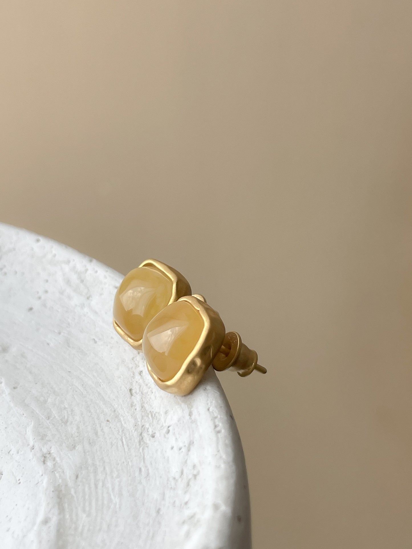 Honey amber stud earrings - Gold plated silver - Stud earrings collection