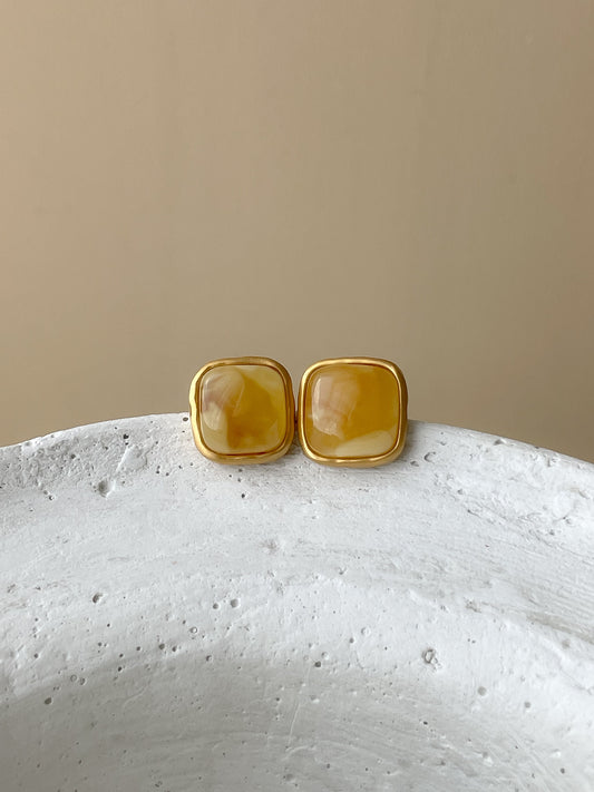 Honey amber stud earrings - Gold plated silver - Stud earrings collection