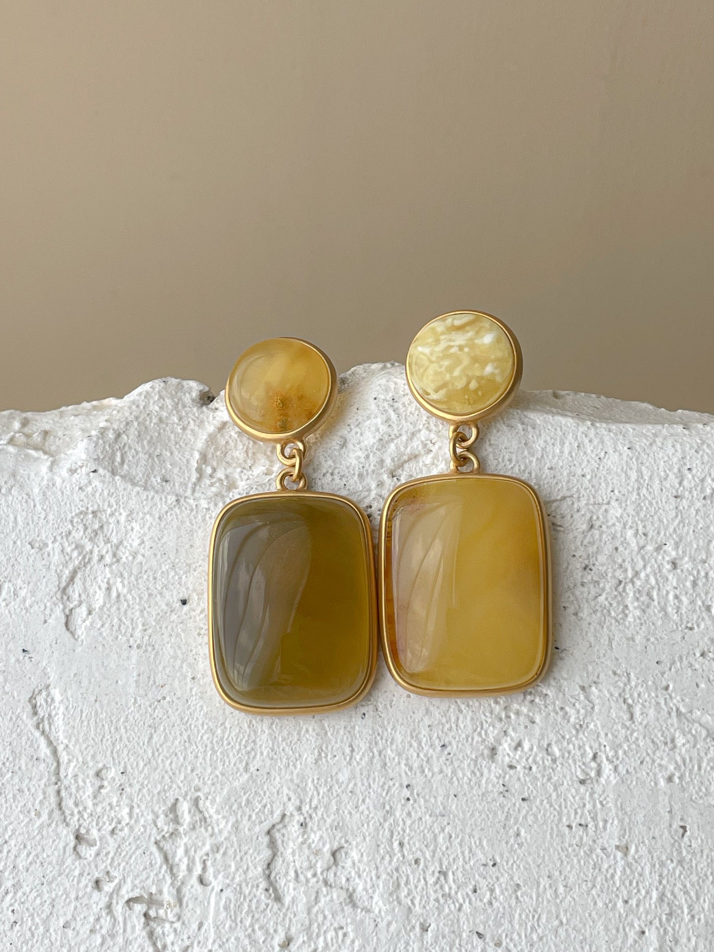 Amber dangle earrings - Gold plated silver - Stud earring collection