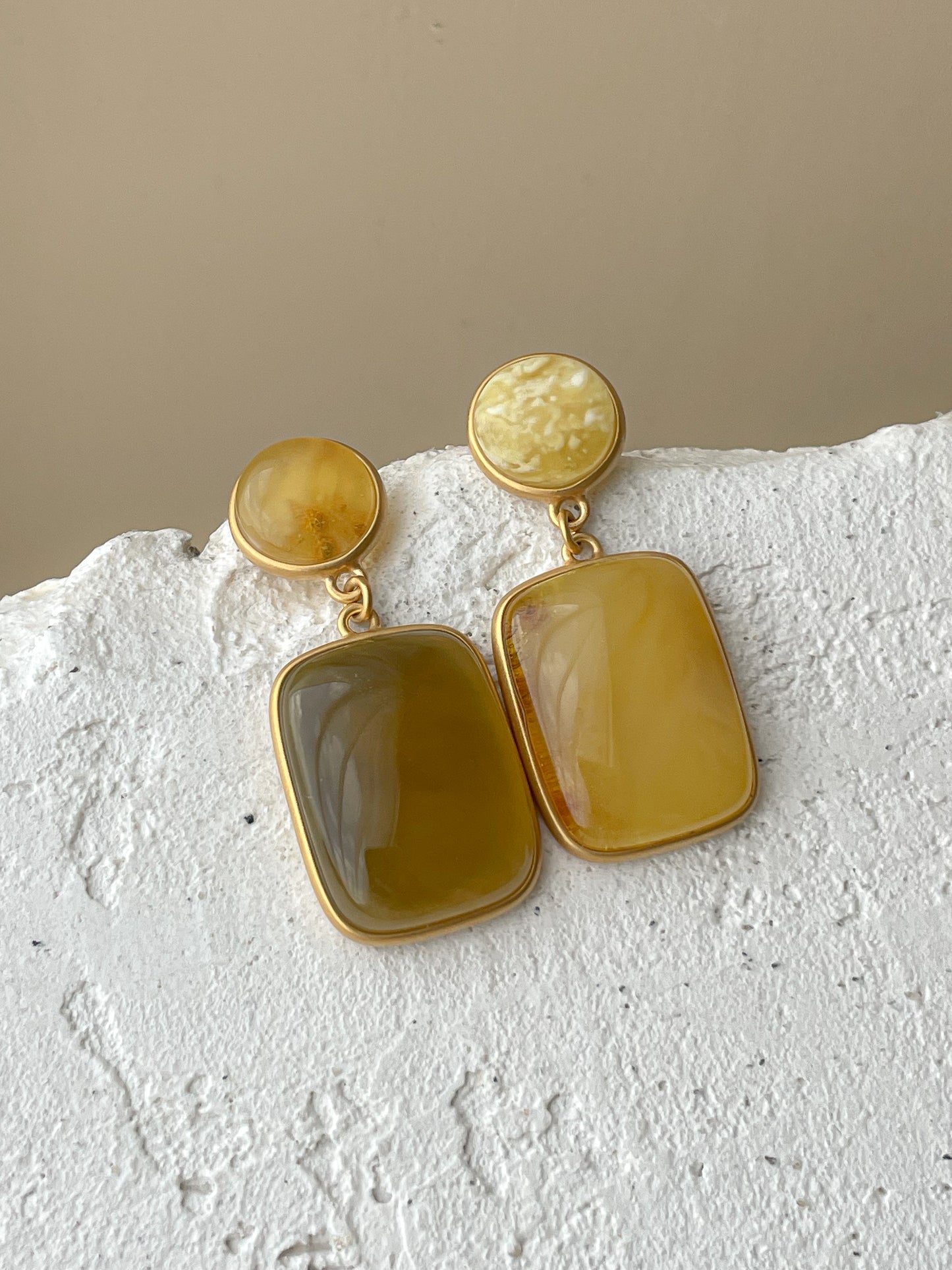 Amber dangle earrings - Gold plated silver - Stud earring collection