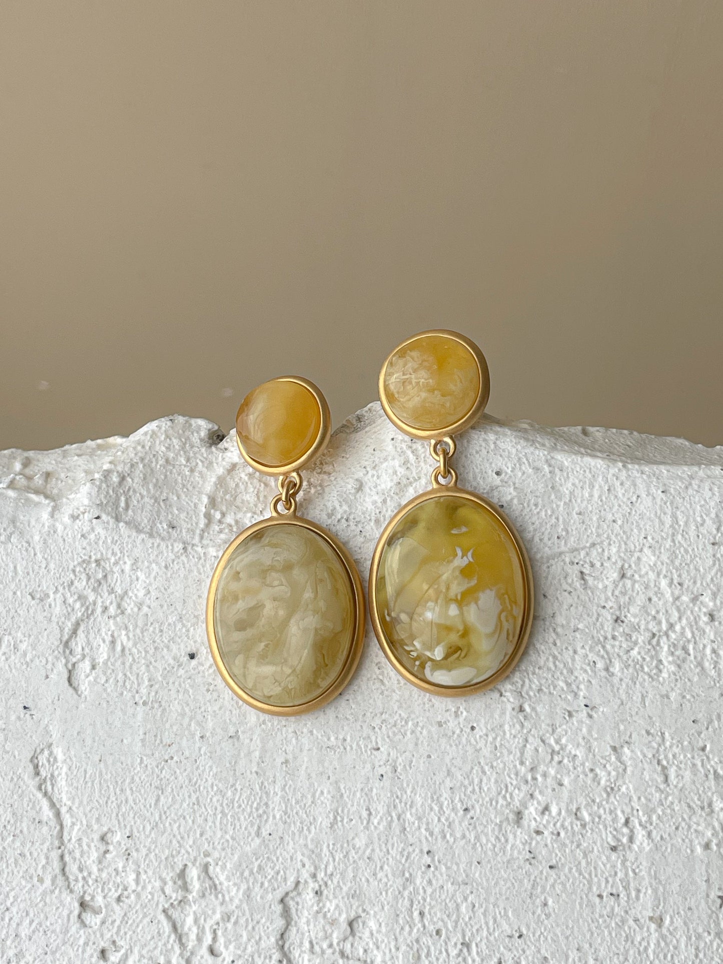 Amber dangle earrings - Gold plated silver - Stud earring collection