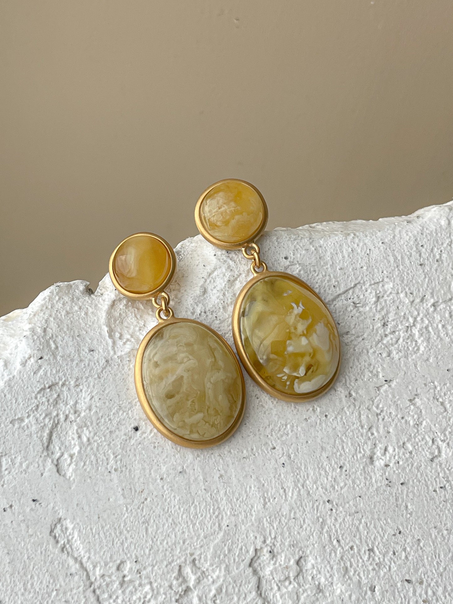 Amber dangle earrings - Gold plated silver - Stud earring collection