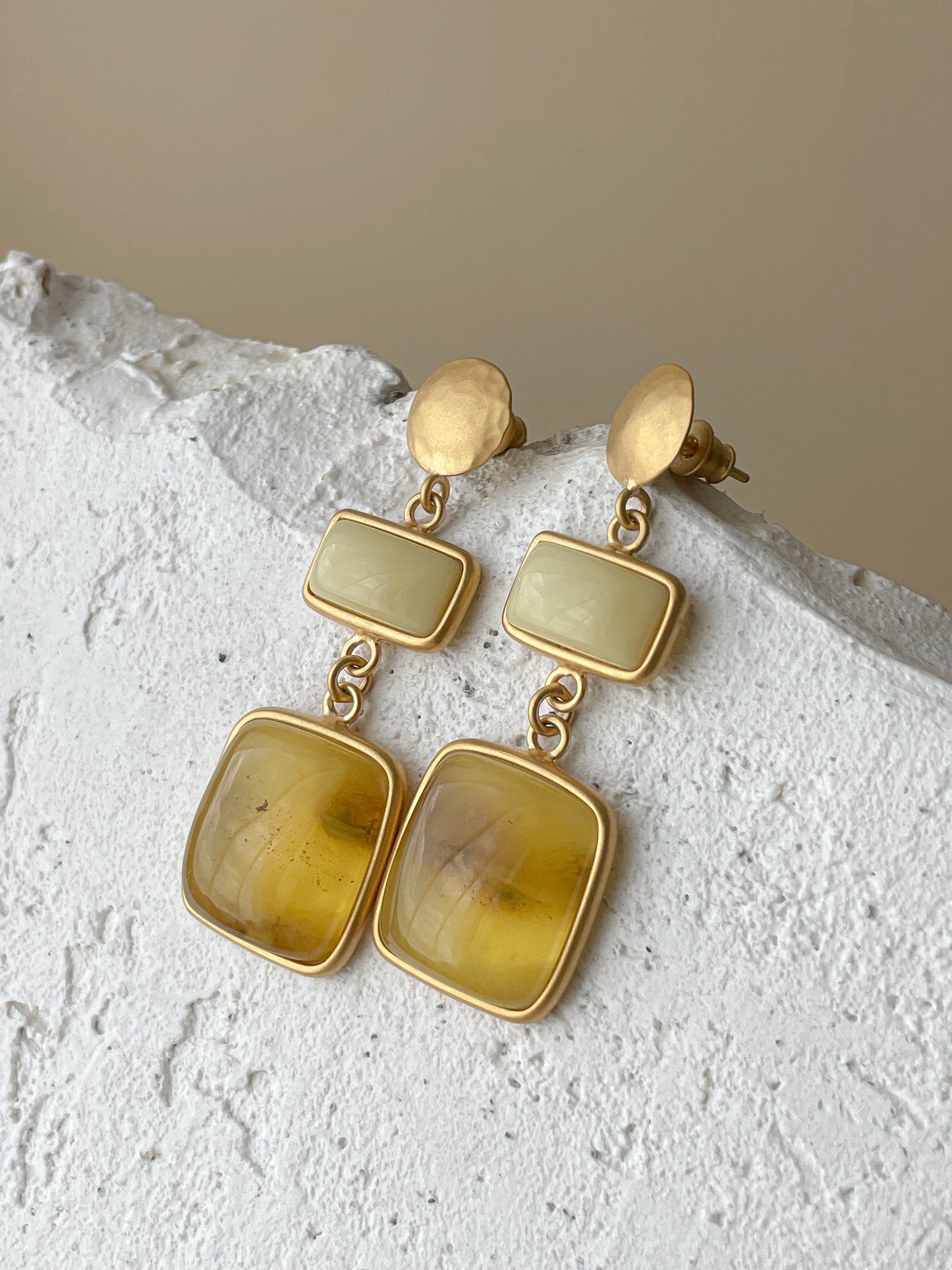 Amber dangle earrings - Gold plated silver - Stud earring collection