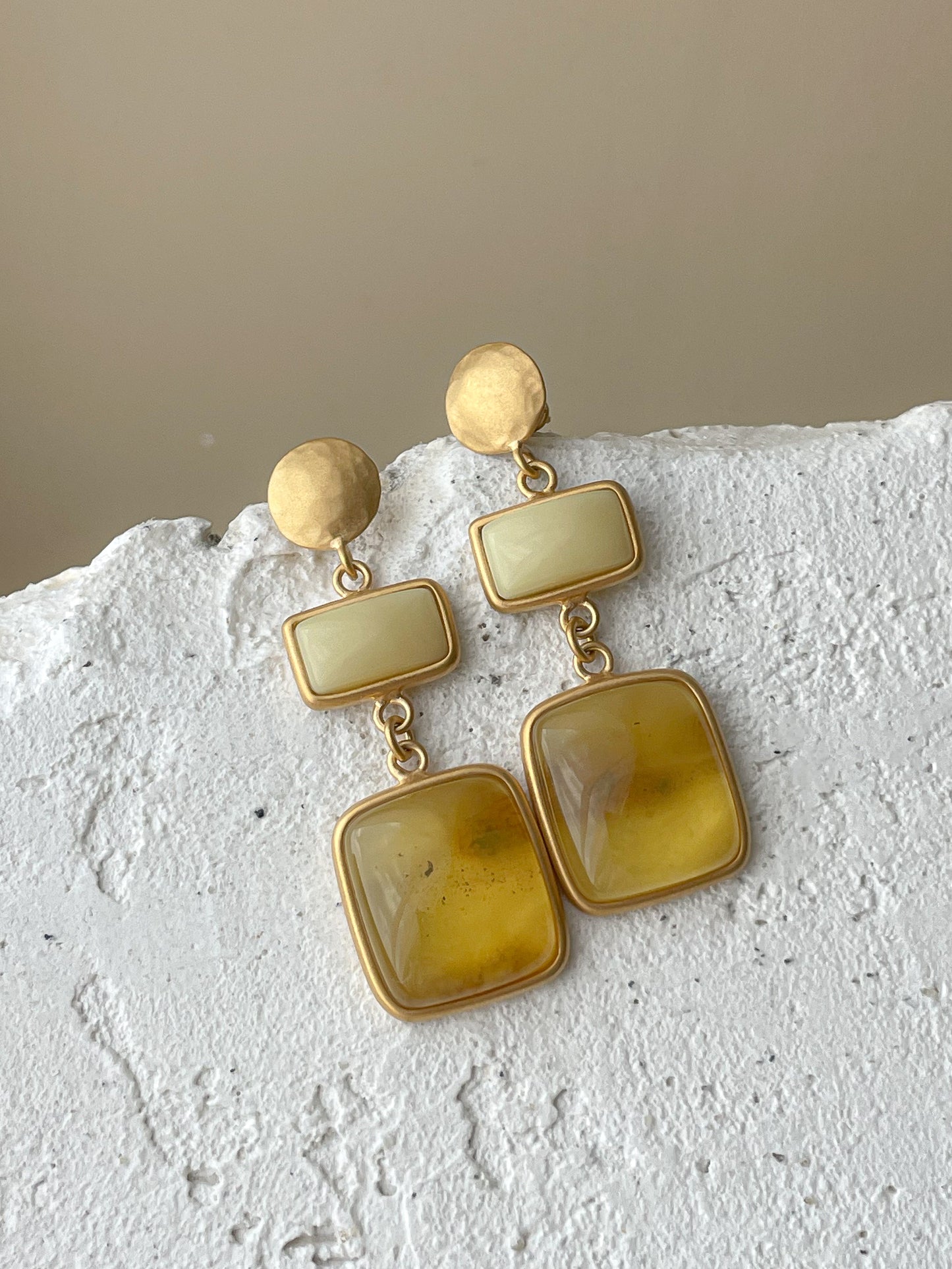 Amber dangle earrings - Gold plated silver - Stud earring collection