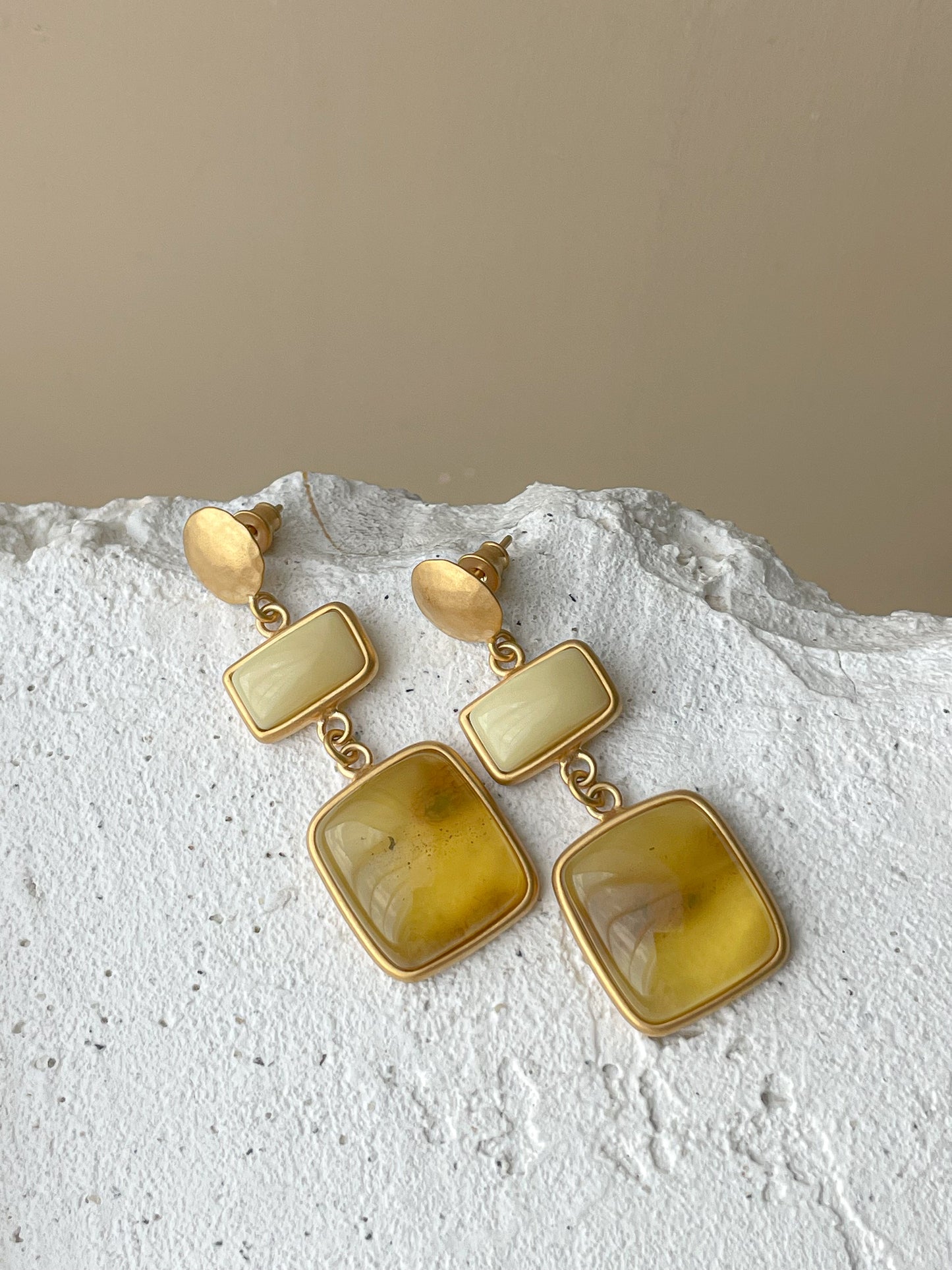 Amber dangle earrings - Gold plated silver - Stud earring collection