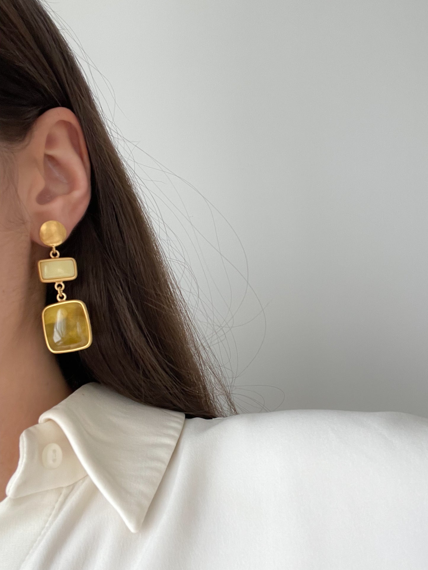 Amber dangle earrings - Gold plated silver - Stud earring collection