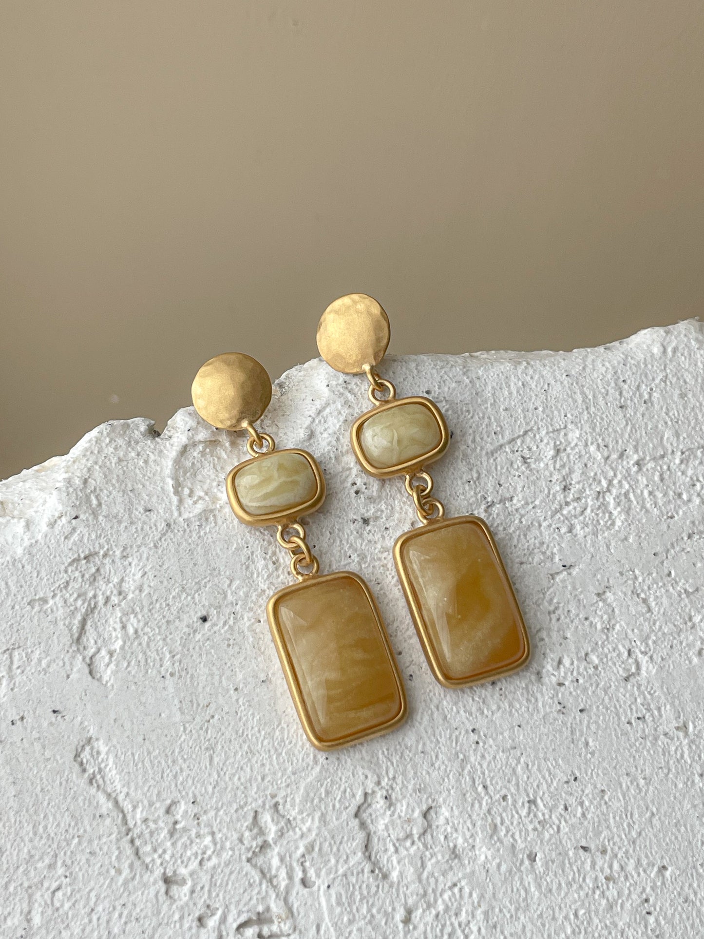 Amber dangle earrings - Gold plated silver - Stud earring collection