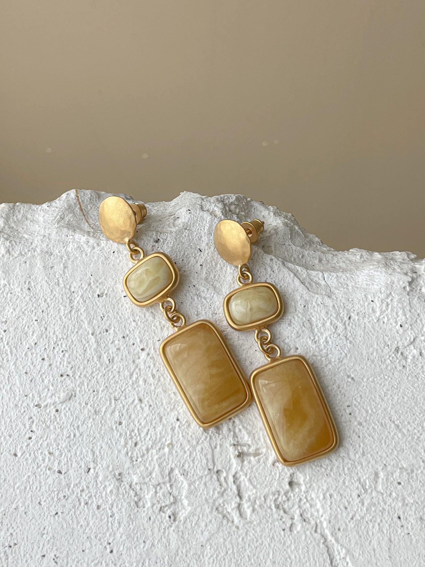 Amber dangle earrings - Gold plated silver - Stud earring collection