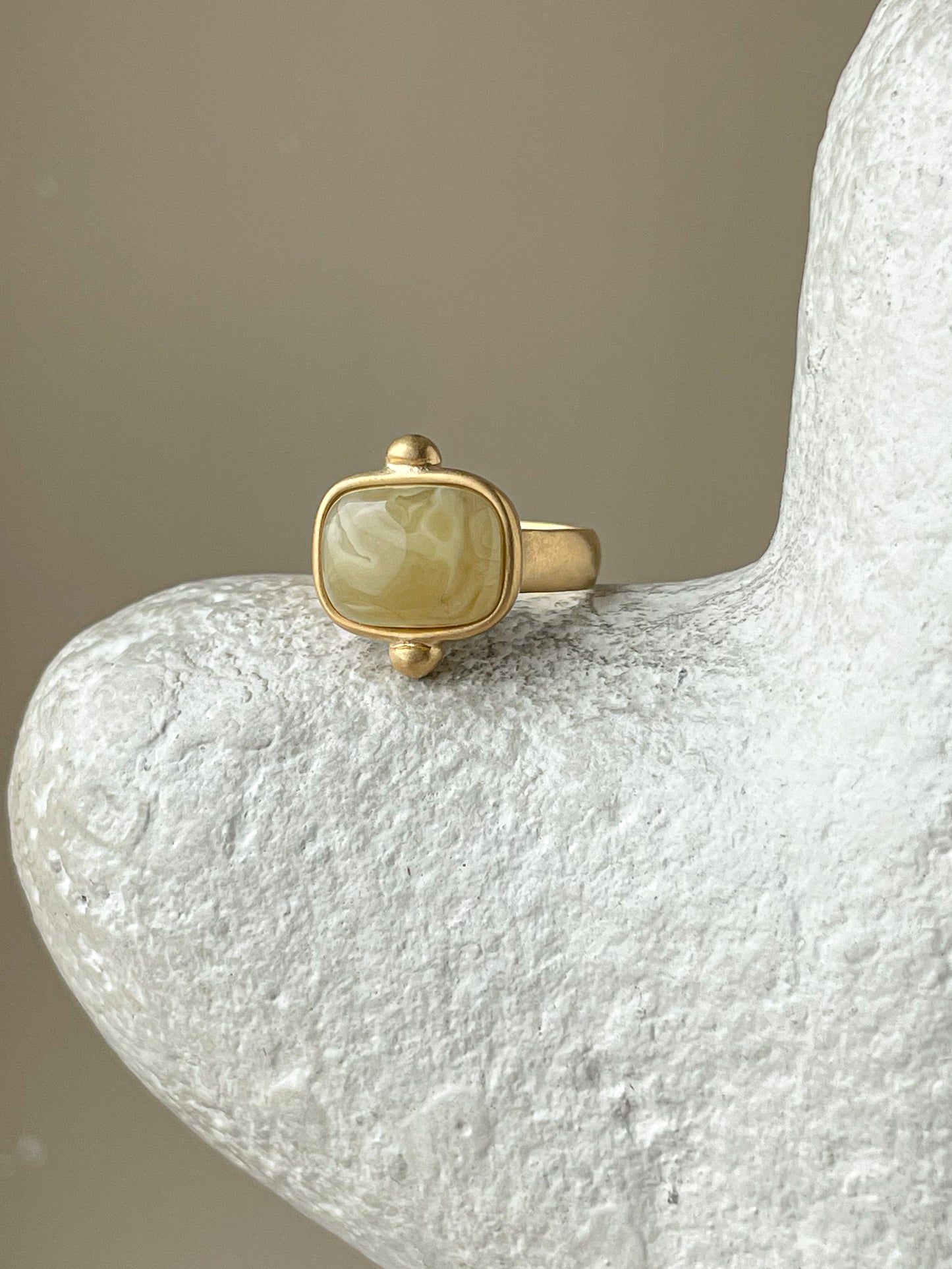 Matte amber ring - Gold plated silver - Vintage ring collection - Size 8