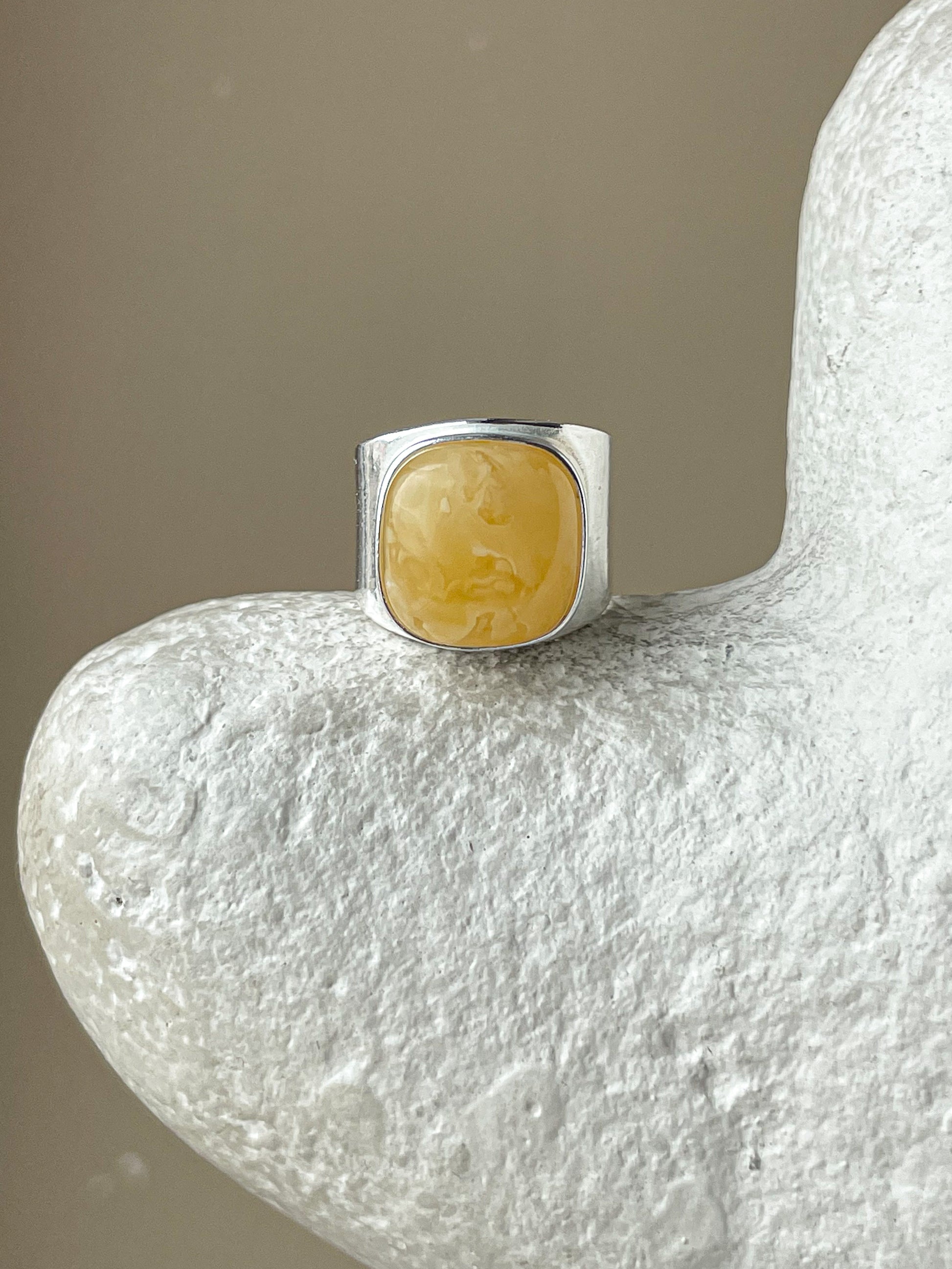 Mate amber ring - Sterling silver - Statement ring collection 