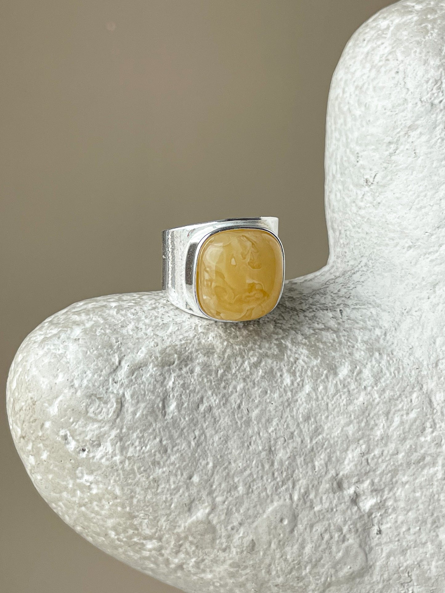 Mate amber ring - Sterling silver - Statement ring collection 