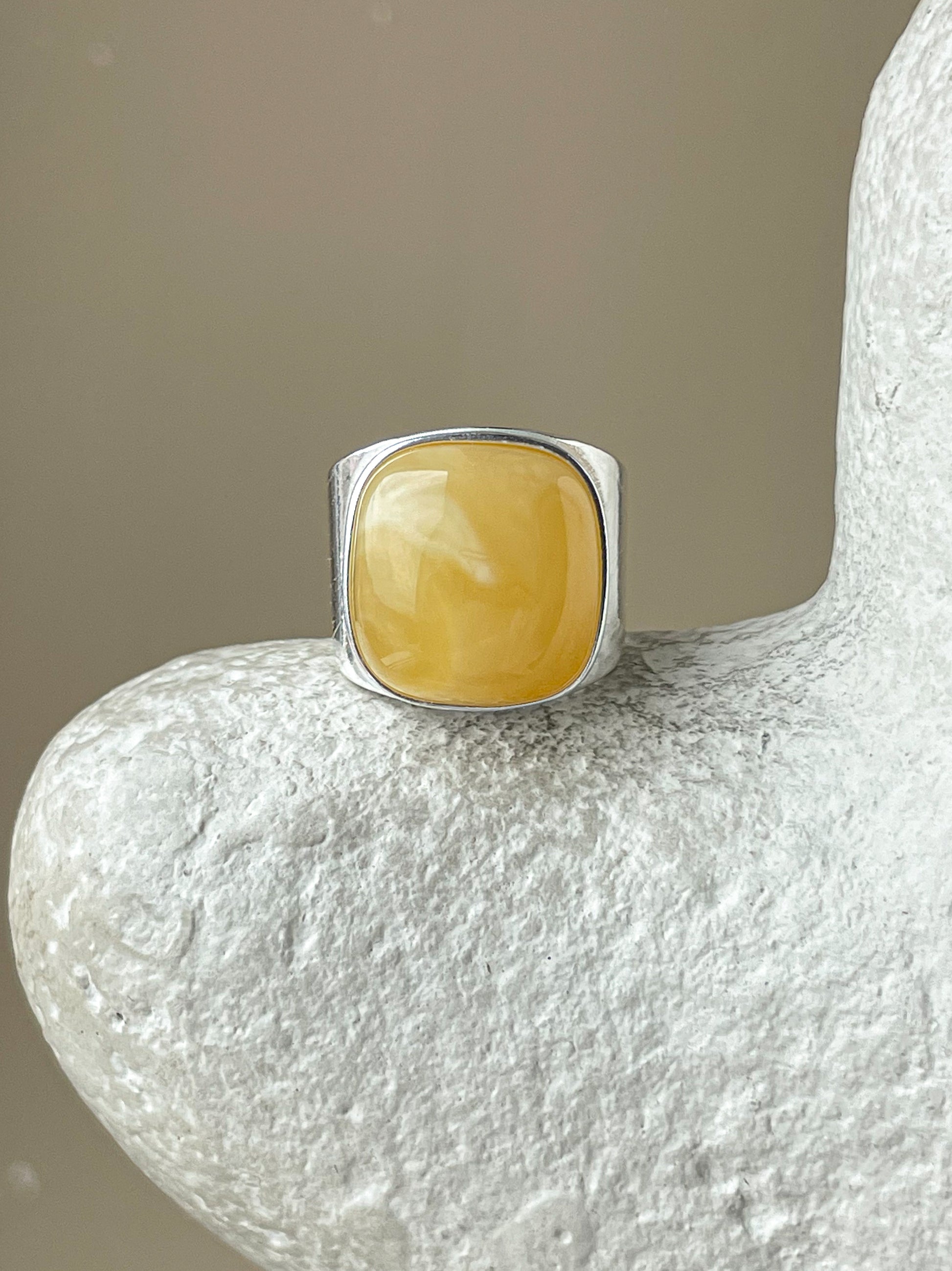 Mate amber ring - Sterling silver - Statement ring collection