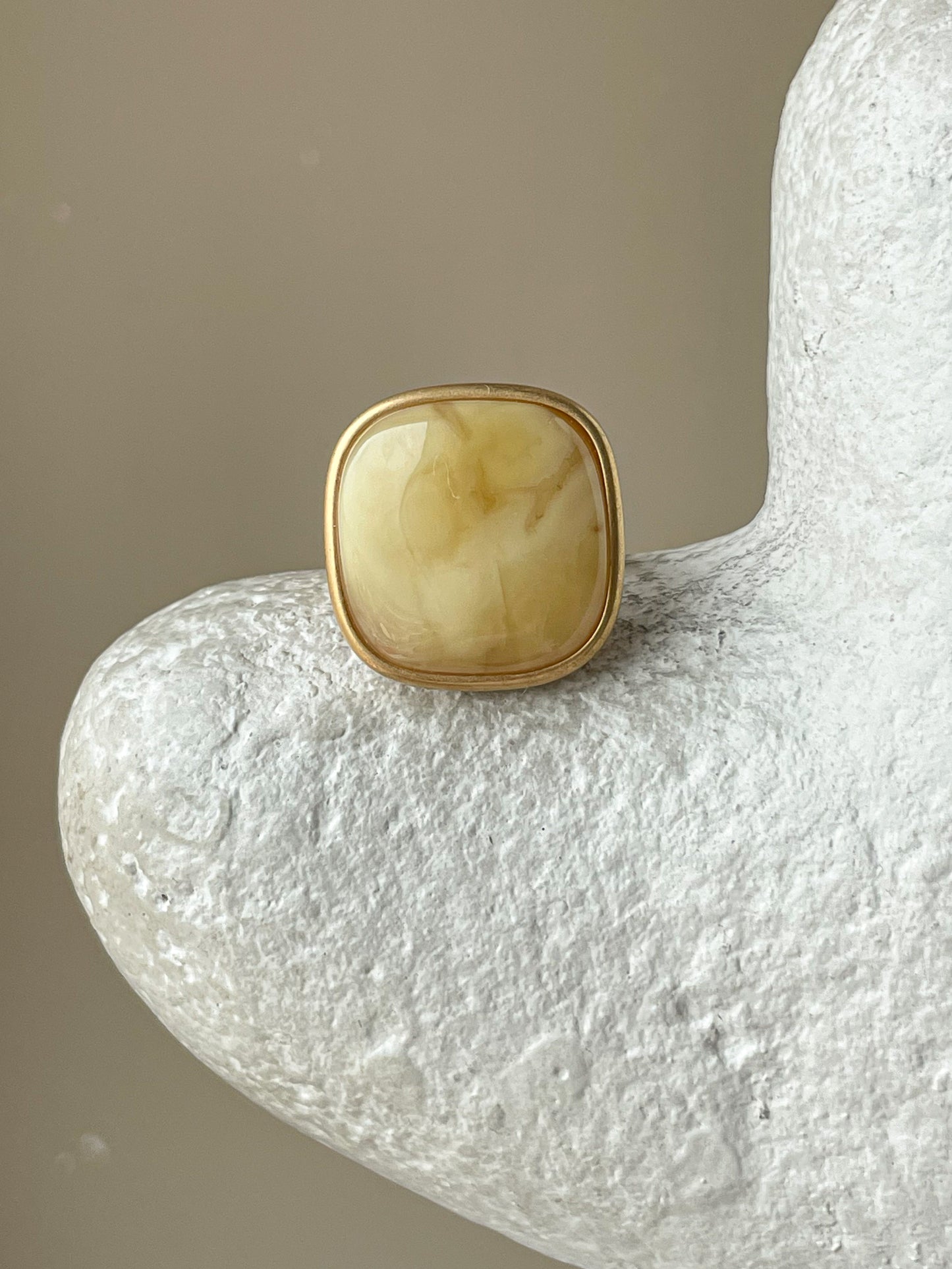 Butterscotch amber ring - Gold plated silver - Chunky ring collection - Size 8 2/3