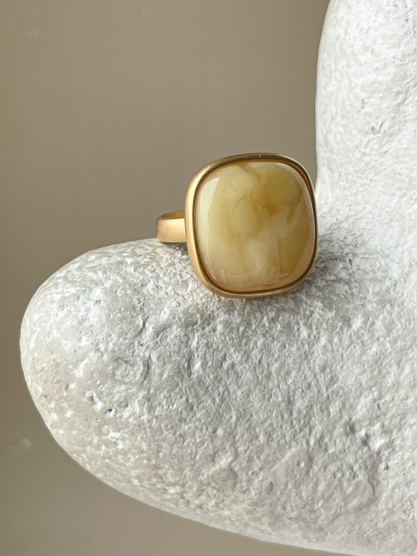 Butterscotch amber ring - Gold plated silver - Chunky ring collection - Size 8 2/3