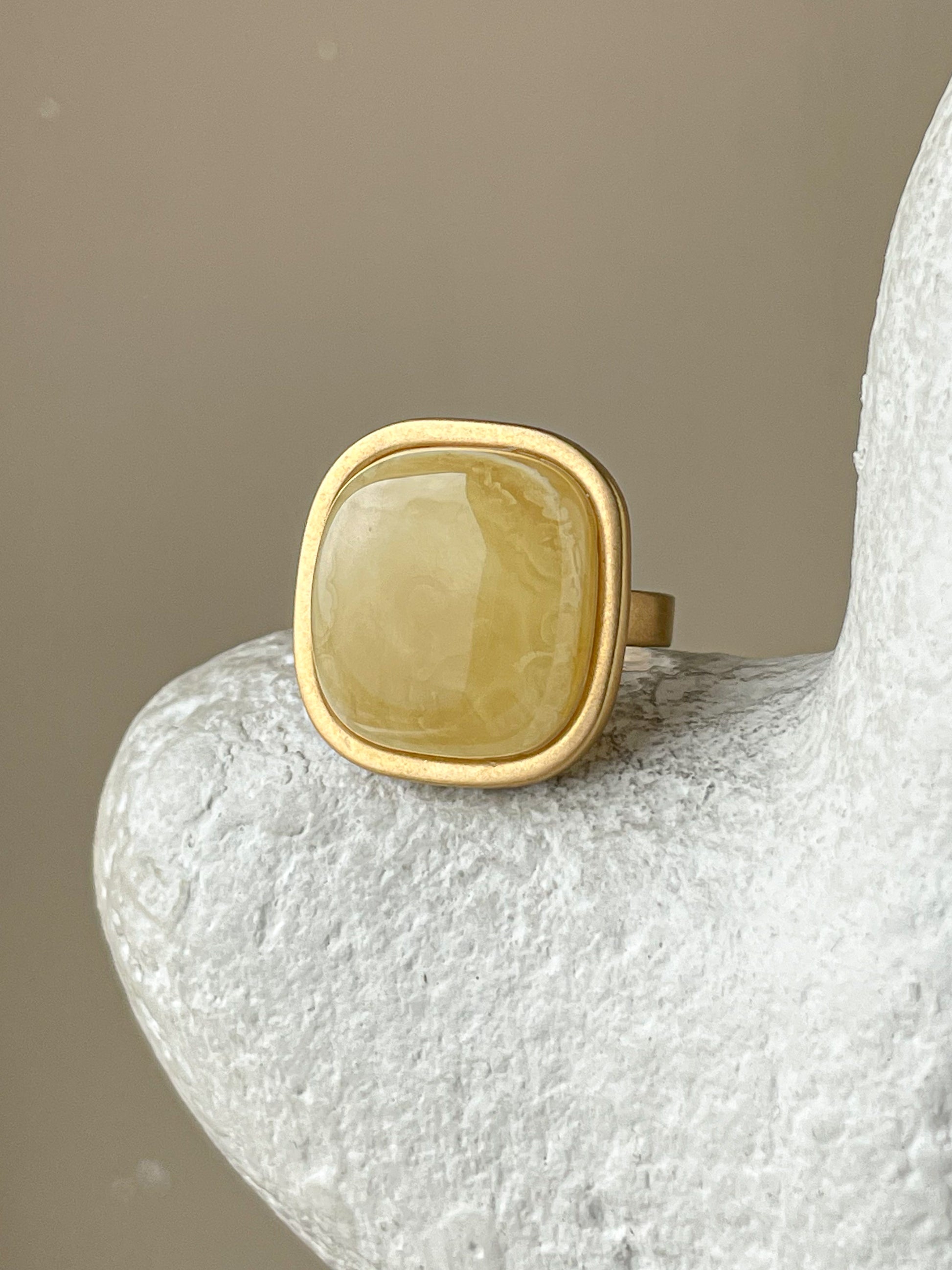 Butterscotch amber ring - Gold plated silver - Large ring collection