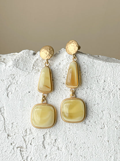 Natural amber dangle earrings - Gold plated silver - Stud earrings collection