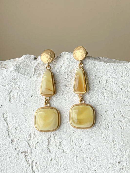 Natural amber dangle earrings - Gold plated silver - Stud earrings collection