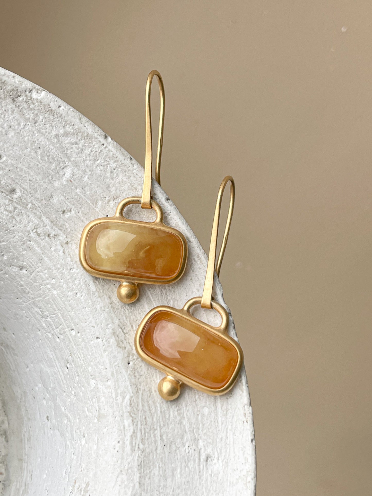 Honey amber dangle earrings - Gold plated silver - Hook earrings collection