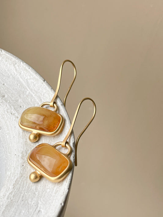 Honey amber dangle earrings - Gold plated silver - Hook earrings collection