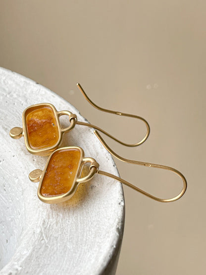 Honey amber dangle earrings - Gold plated silver - Hook earrings collection