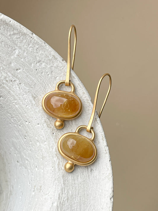 Honey amber dangle earrings - Gold plated silver - Hook earrings collection