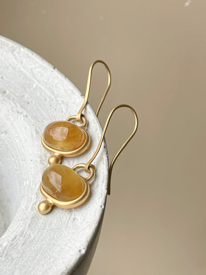 Honey amber dangle earrings - Gold plated silver - Hook earrings collection