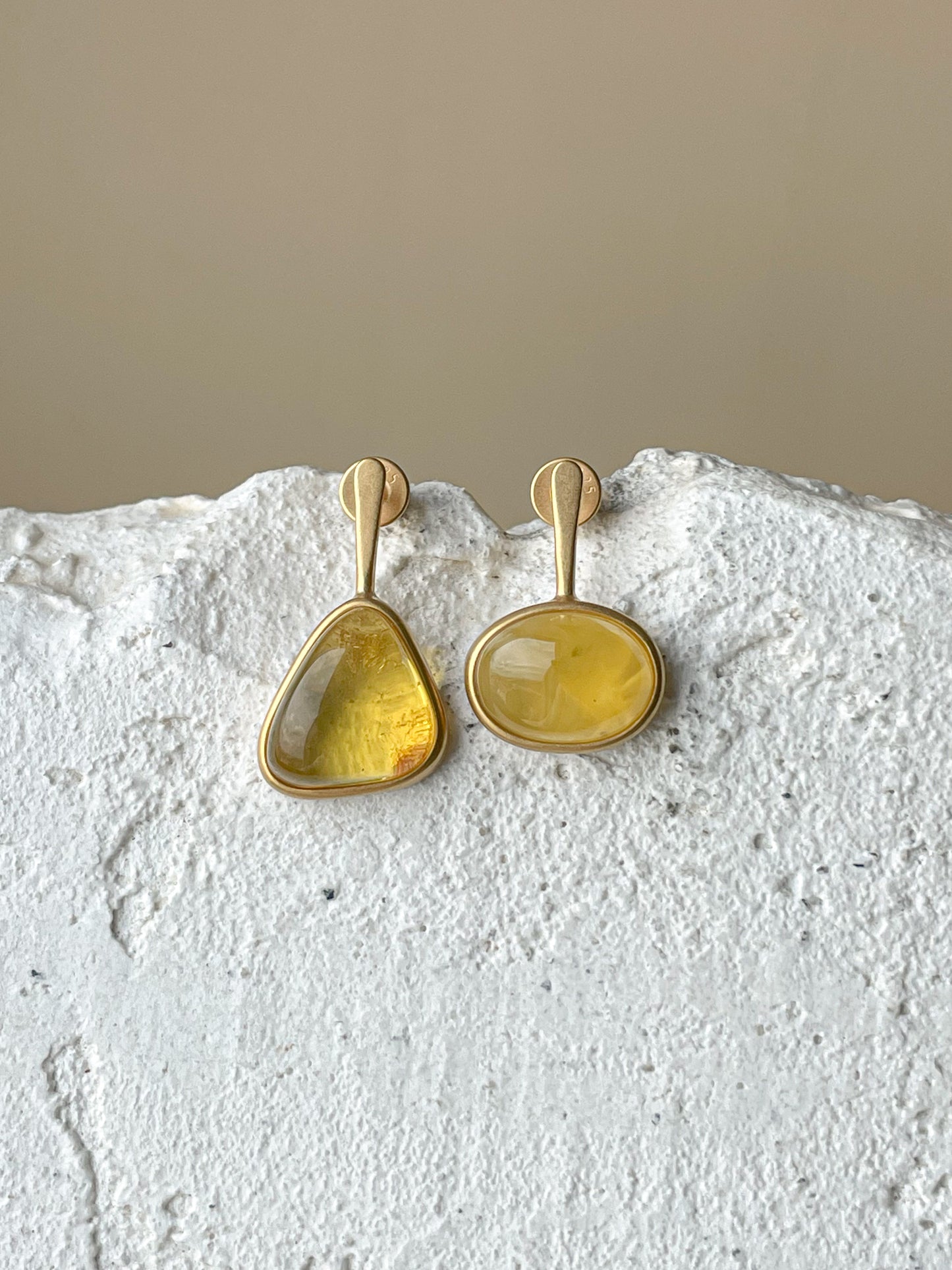 Honey amber stud earrings - Gold plated silver - Mismatched earrings collection