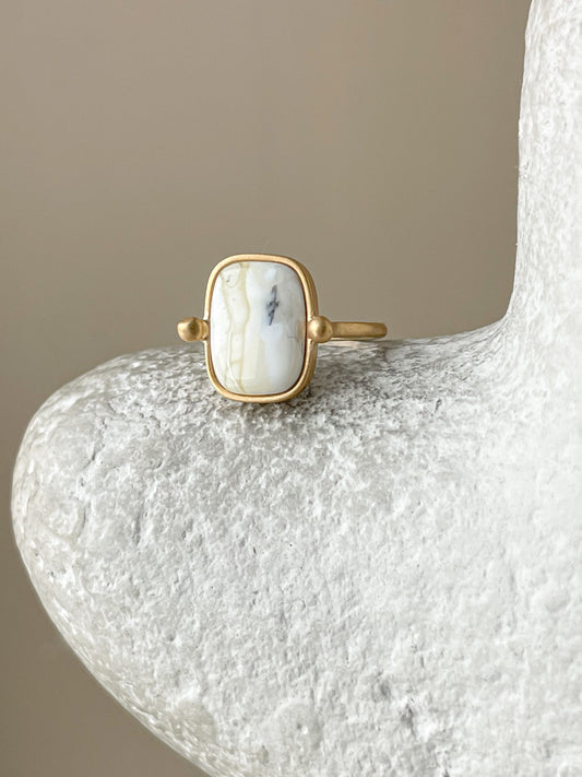 White amber ring - Gold plated silver - Vintage style ring collection 