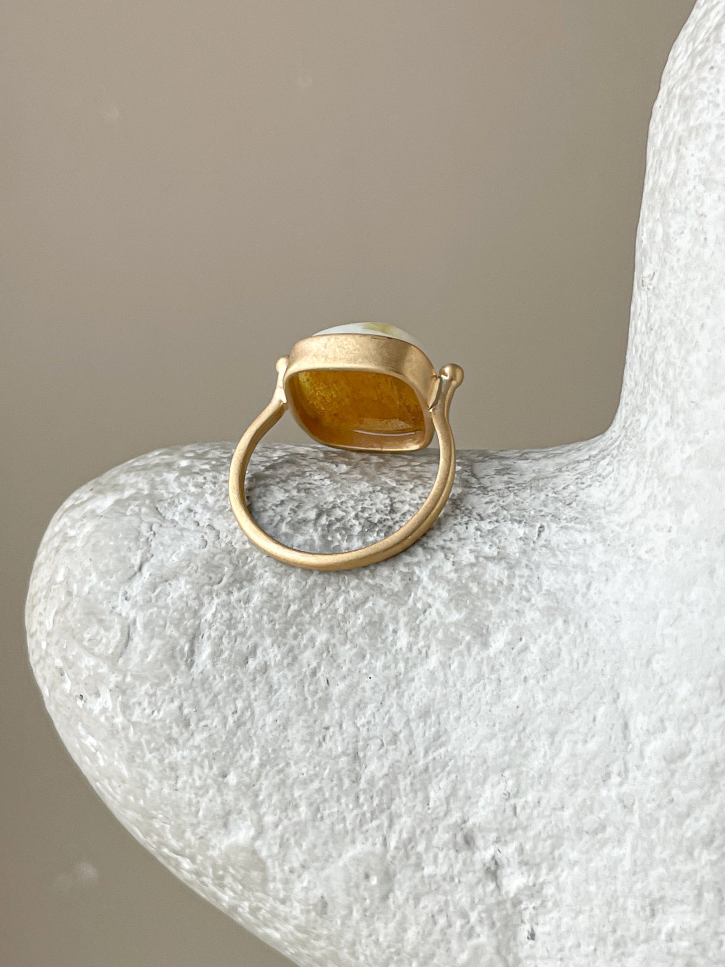 Butterscotch amber ring - Gold plated silver - Vintage style ring collection - Size 6 1/2