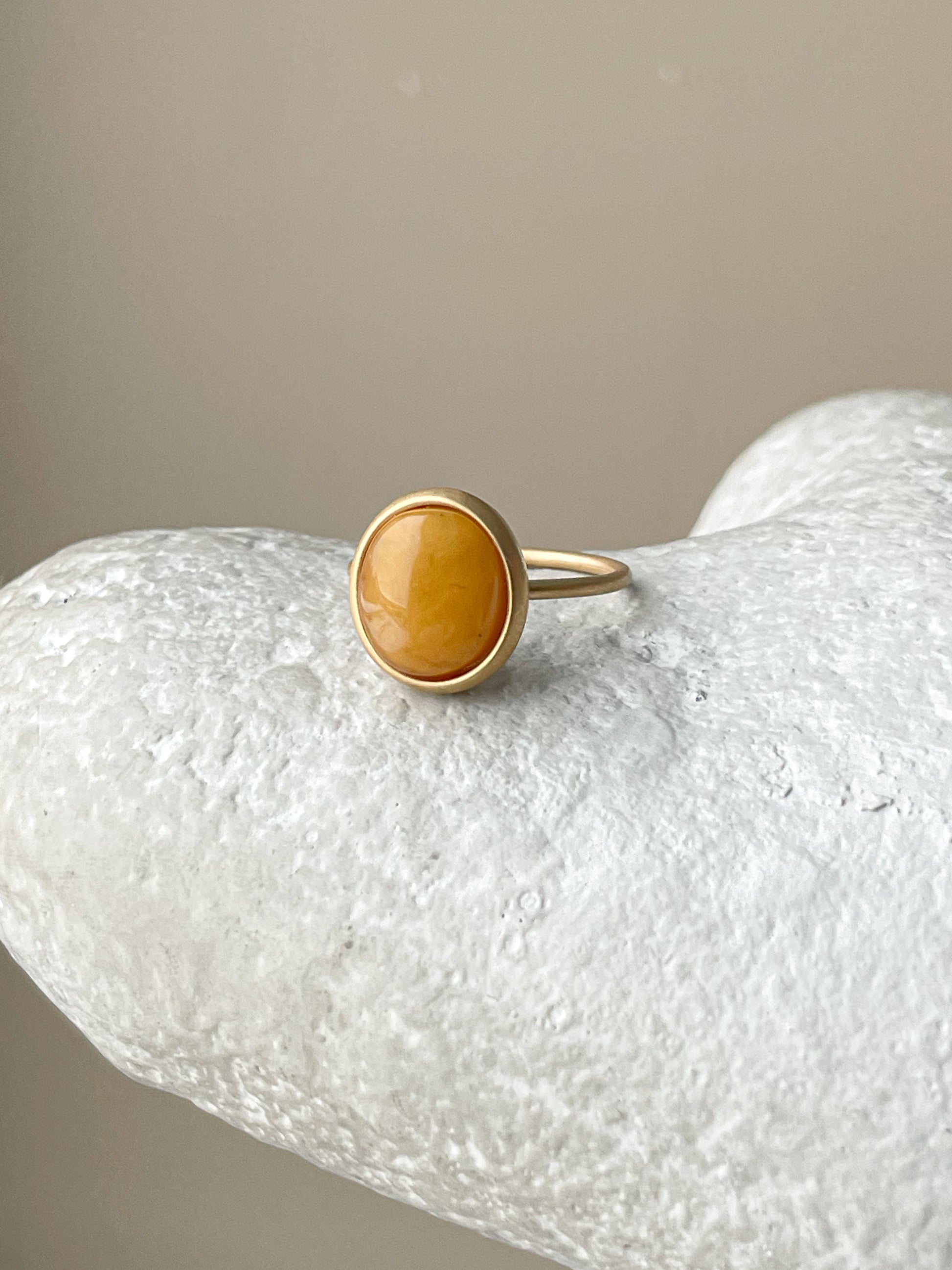 Butterscotch amber ring - Gold plated silver - Thin ring collection - Size 6