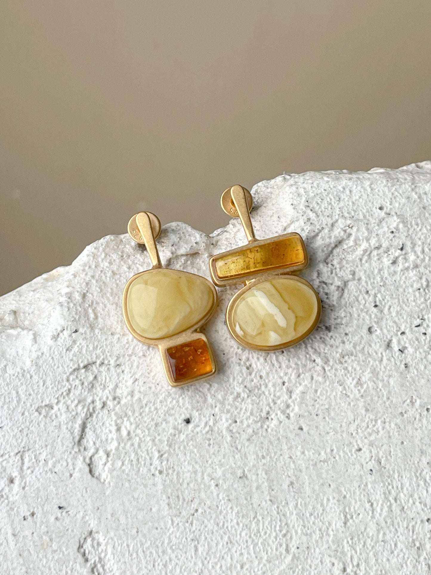 Multicolor amber stud earrings - Gold plated silver - Mismatched earrings collection