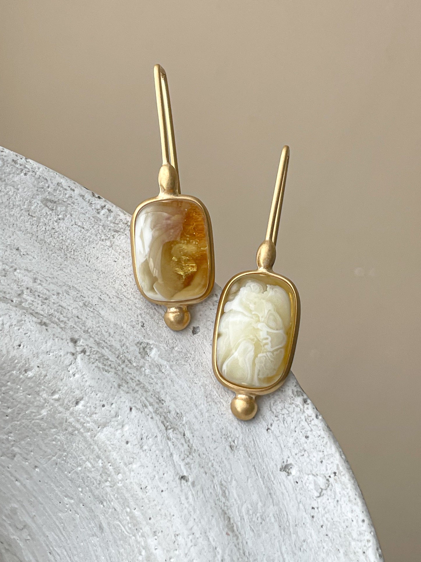 Landscape amber dangle earring - Gold plated silver - Hook earrings collection