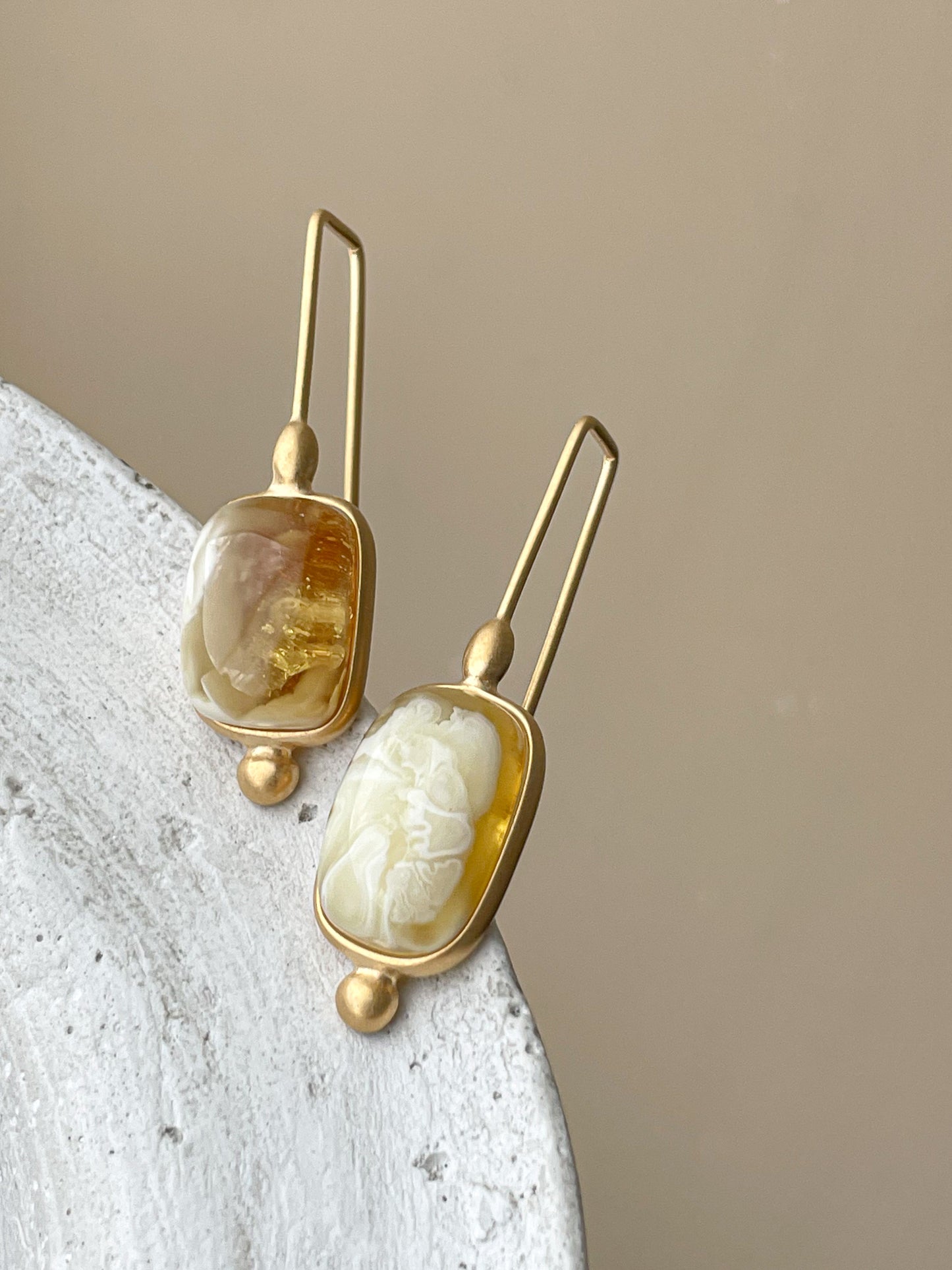 Landscape amber dangle earring - Sterling silver - Hook earrings collection