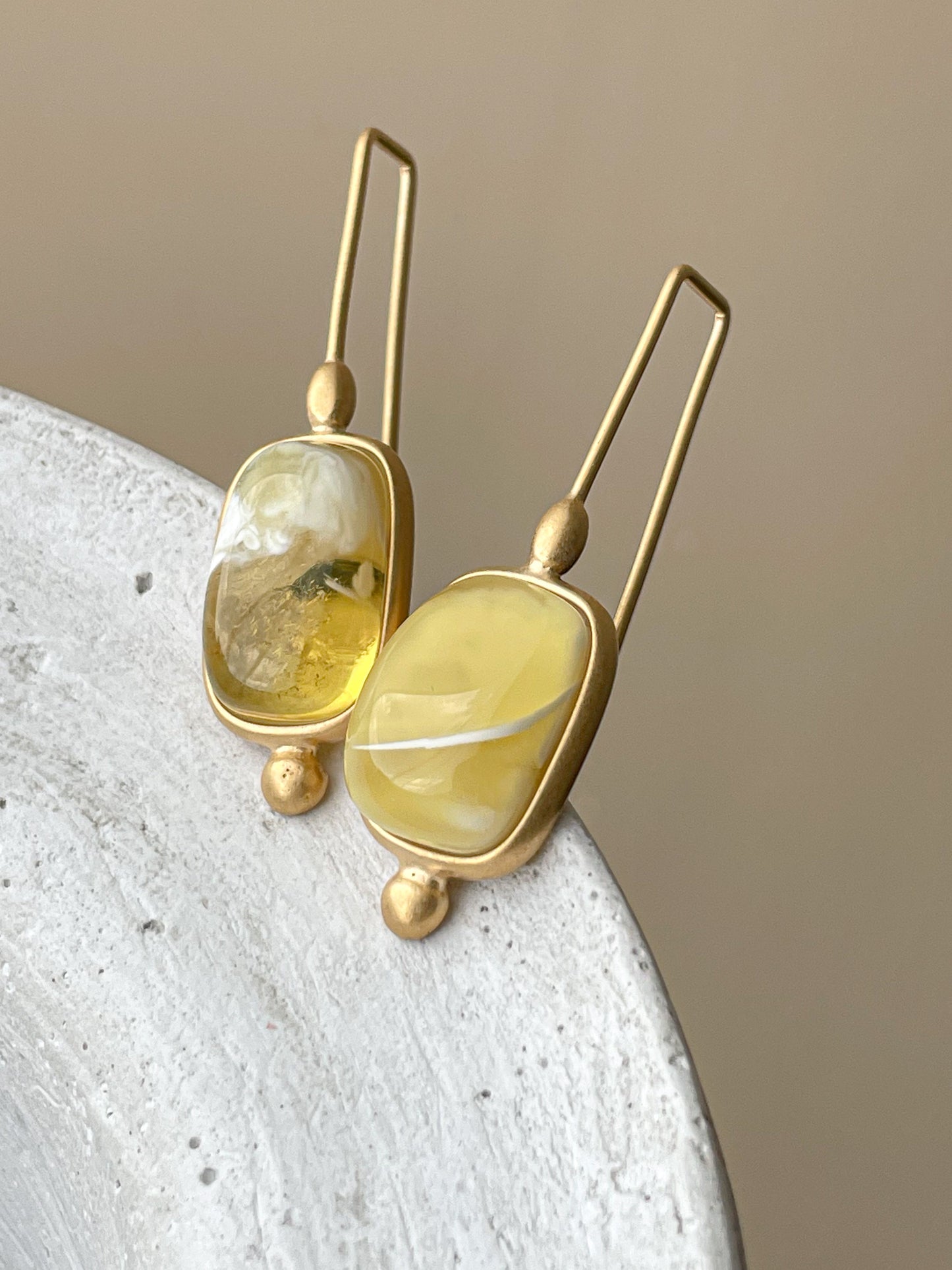 Landscape amber dangle earring - Gold plated silver - Hook earrings collection
