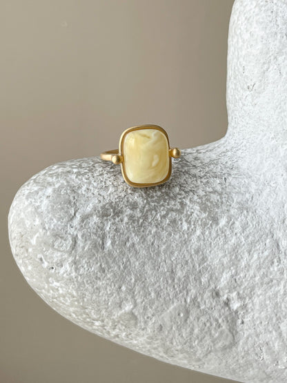 Butterscotch amber ring - Gold plated silver - Vintage style collection - Size 5 3/4