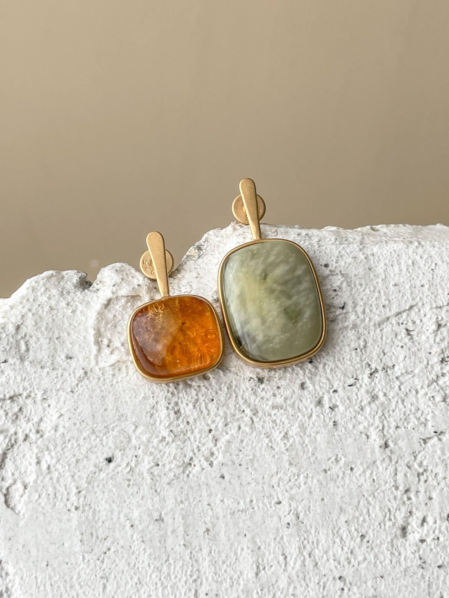 Multicolor amber stud earrings - Gold plated silver - Mismatched earrings collection