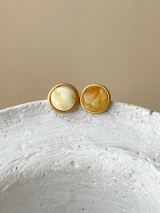 Natural amber stud earrings - Gold plated silver - Mismatched earrings collection