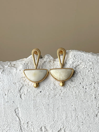 White amber stud earrings - Gold plated silver - Amber stud collection