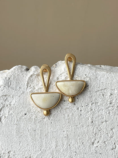 White amber stud earrings - Gold plated silver - Amber stud collection