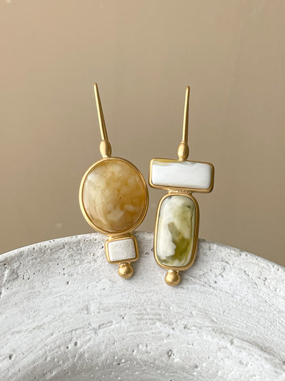 Landscape amber dangle earring - Gold plated silver - Mismatched earrings collection