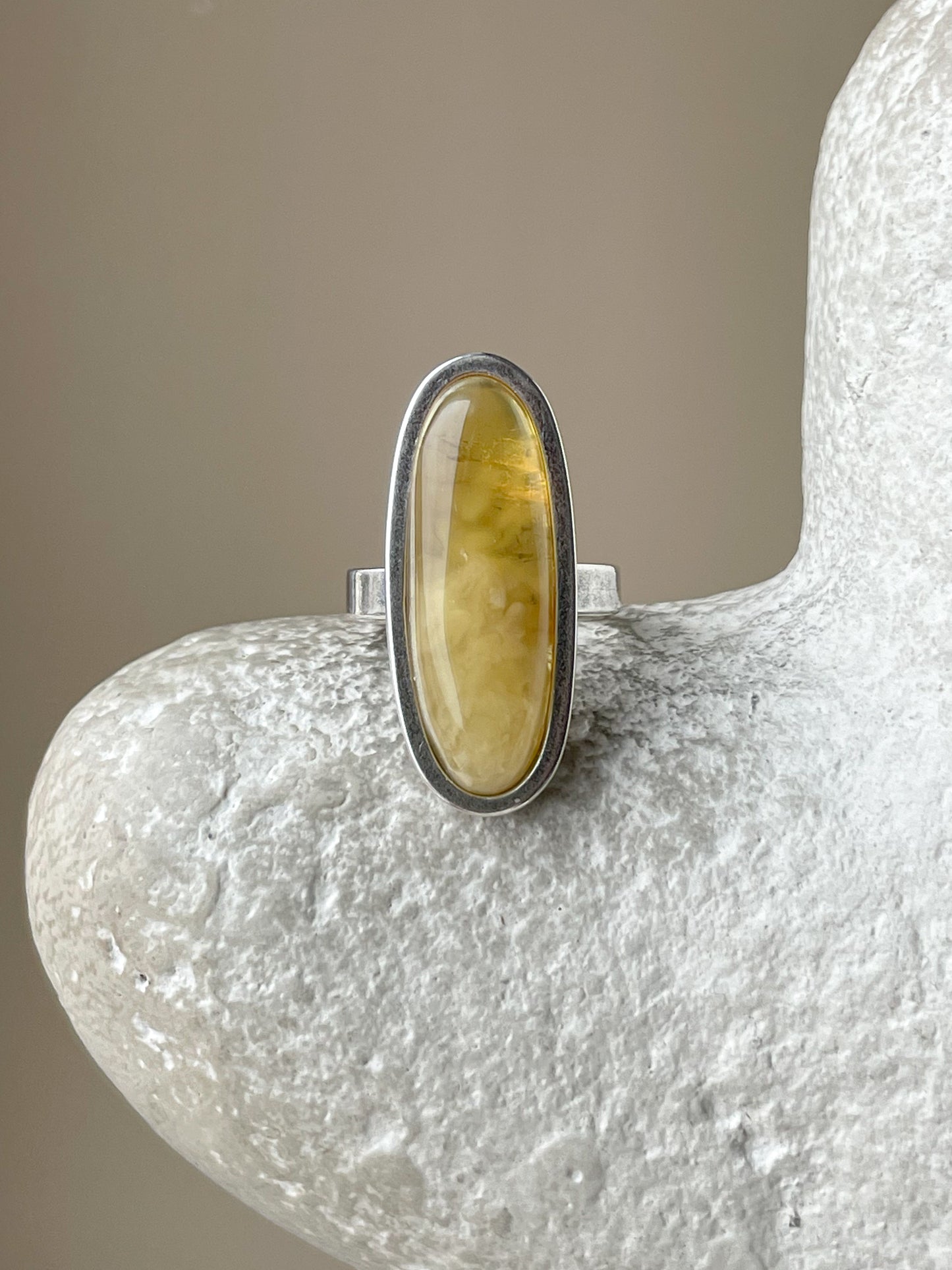 Natural amber ring - Oxidized sterling silver - Thin ring collection - Size 6